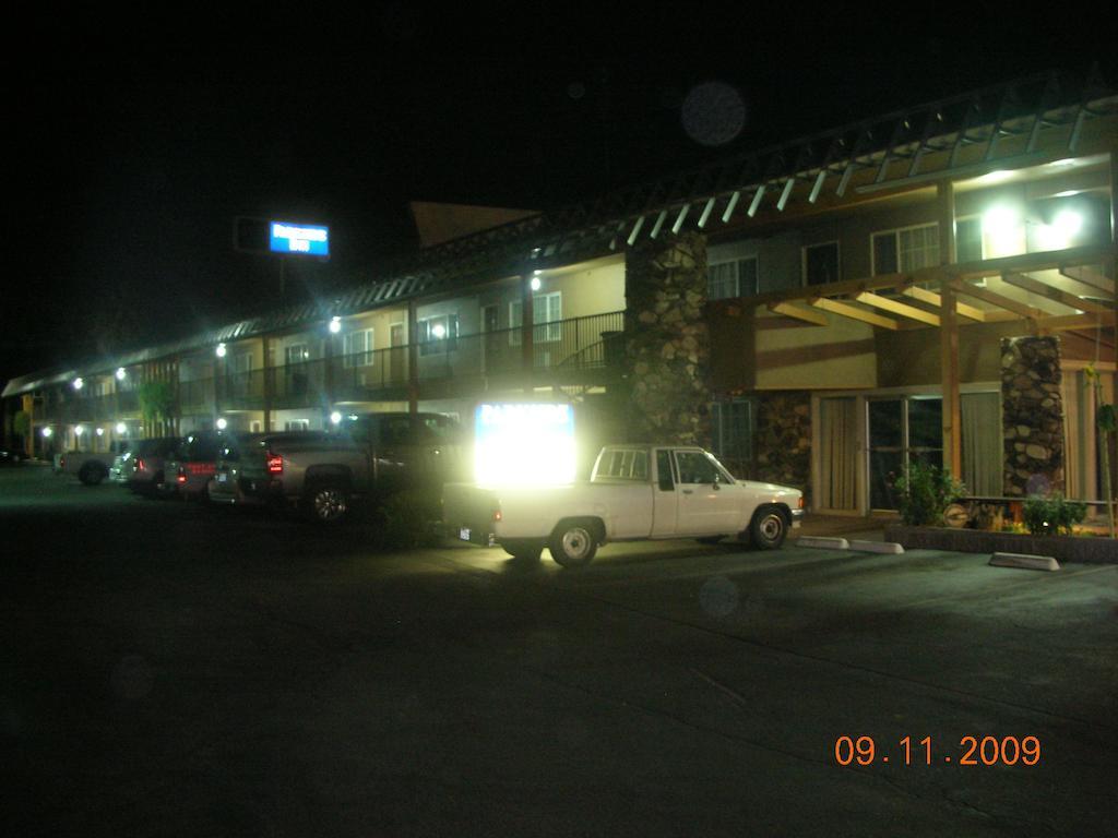 Parkside Inn Fresno Esterno foto